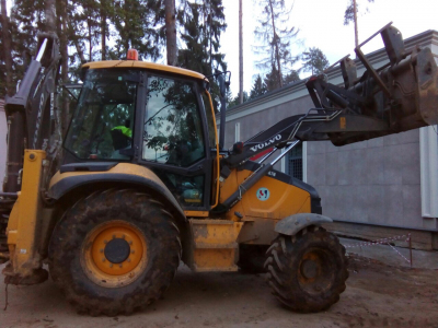 Экскаватор-погрузчика Volvo BL71
